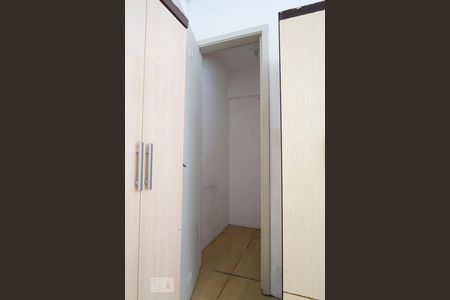 Sala/Quarto de kitnet/studio à venda com 1 quarto, 27m² em Partenon, Porto Alegre