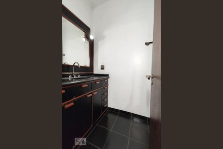 Casa à venda com 580m², 4 quartos e 1 vagaBanheiro da Suíte