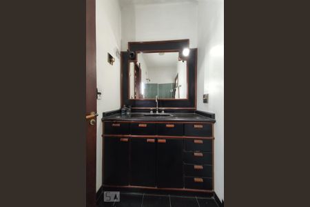 Casa à venda com 580m², 4 quartos e 1 vagaBanheiro da Suíte