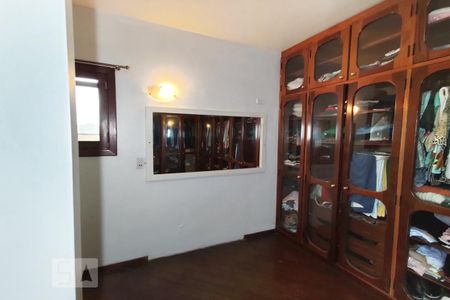 Casa à venda com 580m², 4 quartos e 1 vagaCloset - Suíte