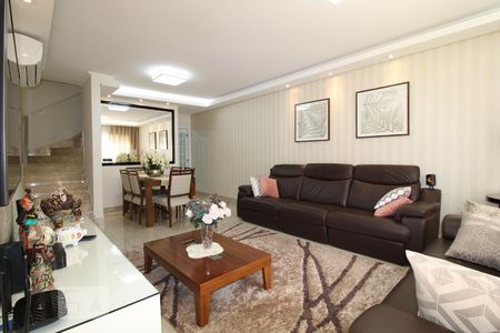 Sala de casa à venda com 4 quartos, 180m² em Vila Cordeiro, São Paulo