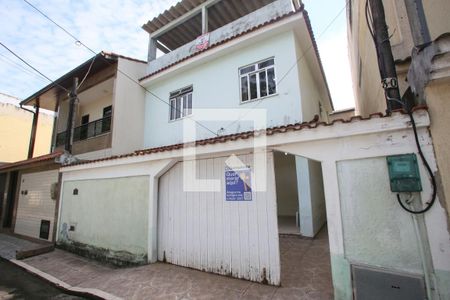 Casa à venda com 157m², 4 quartos e 1 vaga Casa à venda com 157m², 4 quartos e 1 vagaFachada