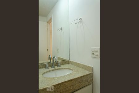 Banheiro de apartamento para alugar com 1 quarto, 32m² em Bela Vista, São Paulo