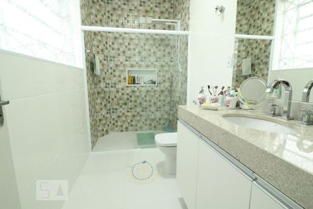 Casa à venda com 220m², 5 quartos e 2 vagasBanheiro 3