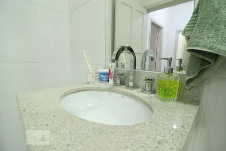 Casa à venda com 220m², 5 quartos e 2 vagasBanheiro 3