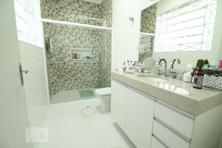 Casa à venda com 220m², 5 quartos e 2 vagasBanheiro 3