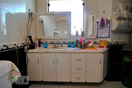 Casa à venda com 394m², 3 quartos e 6 vagasBanheiro da Suíte 1