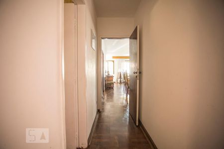 Casa à venda com 270m², 4 quartos e 3 vagasCorredor