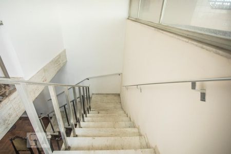 Casa à venda com 270m², 4 quartos e 3 vagasEscadas