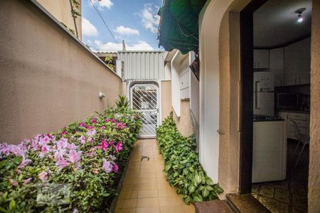 Casa à venda com 270m², 4 quartos e 3 vagasCorredor externo