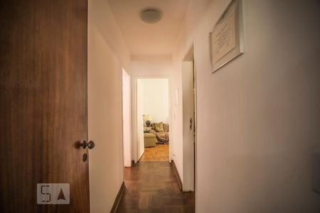 Casa à venda com 270m², 4 quartos e 3 vagasCorredor