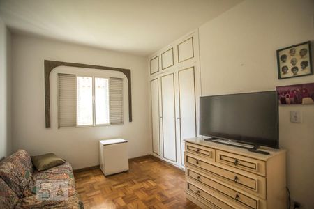 Casa à venda com 270m², 4 quartos e 3 vagasQuarto 2 - Armários