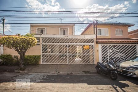 Casa à venda com 270m², 4 quartos e 3 vagasFachada
