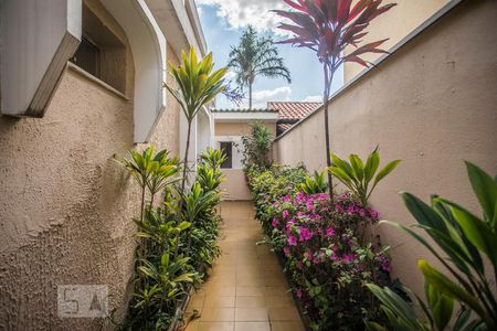 Casa à venda com 270m², 4 quartos e 3 vagasCorredor externo