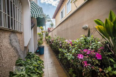 Casa à venda com 270m², 4 quartos e 3 vagasCorredor externo