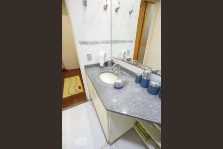 Apartamento à venda com 110m², 3 quartos e 2 vagas Apartamento à venda com 110m², 3 quartos e 2 vagasSuíte 2 Banheiro