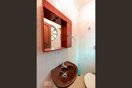 Casa à venda com 454m², 4 quartos e 6 vagas Casa à venda com 454m², 4 quartos e 6 vagasBanheiro de Serviço