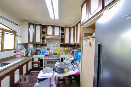 Casa à venda com 454m², 4 quartos e 6 vagas Casa à venda com 454m², 4 quartos e 6 vagasCozinha