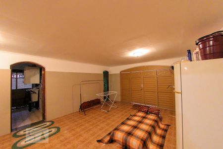 Casa à venda com 454m², 4 quartos e 6 vagas Casa à venda com 454m², 4 quartos e 6 vagasQuarto de Serviço