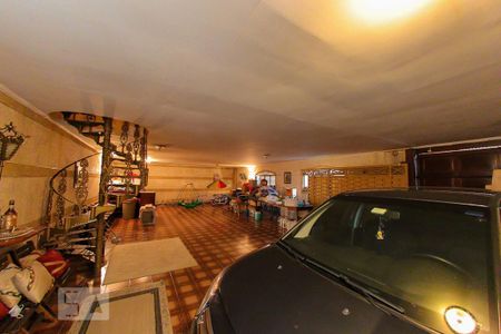 Casa à venda com 454m², 4 quartos e 6 vagas Casa à venda com 454m², 4 quartos e 6 vagasGaragem