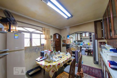 Casa à venda com 454m², 4 quartos e 6 vagas Casa à venda com 454m², 4 quartos e 6 vagasCozinha