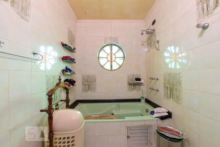 Casa à venda com 454m², 4 quartos e 6 vagas Casa à venda com 454m², 4 quartos e 6 vagasBanheiro da Suite 1