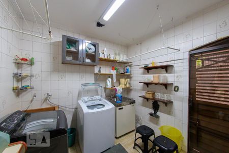 Casa à venda com 454m², 4 quartos e 6 vagas Casa à venda com 454m², 4 quartos e 6 vagasArea de Serviço