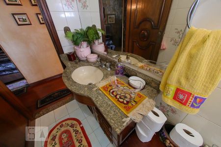 Casa à venda com 454m², 4 quartos e 6 vagas Casa à venda com 454m², 4 quartos e 6 vagasLavabo