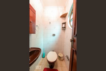 Casa à venda com 454m², 4 quartos e 6 vagas Casa à venda com 454m², 4 quartos e 6 vagasBanheiro de Serviço