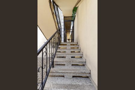 Casa de condomínio para alugar com 37m², 1 quarto e sem vaga Casa de condomínio para alugar com 37m², 1 quarto e sem vagaEscadas Entrada