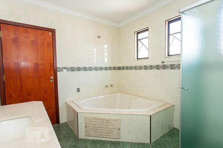 Casa à venda com 320m², 3 quartos e 6 vagas Casa à venda com 320m², 3 quartos e 6 vagasBanheiro