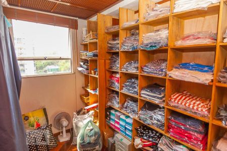 Apartamento à venda com 174m², 4 quartos e 2 vagas Apartamento à venda com 174m², 4 quartos e 2 vagasCloset