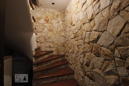 Casa à venda com 208m², 3 quartos e 4 vagasEscada