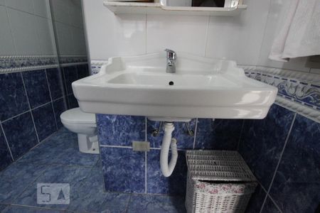 Casa à venda com 208m², 3 quartos e 4 vagasBanheiro da Suíte