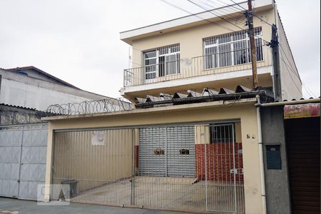Casa para alugar com 150m², 3 quartos e 1 vaga Casa para alugar com 150m², 3 quartos e 1 vagaFachada