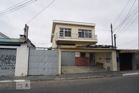 Casa para alugar com 150m², 3 quartos e 1 vaga Casa para alugar com 150m², 3 quartos e 1 vagaFachada