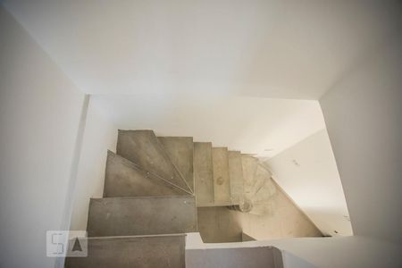 Casa à venda com 170m², 2 quartos e sem vaga Casa à venda com 170m², 2 quartos e sem vagaEscadas - Quarto de Serviço