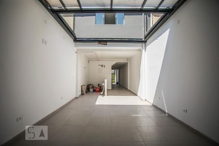 Casa à venda com 170m², 2 quartos e sem vaga Casa à venda com 170m², 2 quartos e sem vagaQuintal
