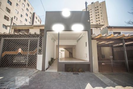 Casa à venda com 170m², 2 quartos e sem vaga Casa à venda com 170m², 2 quartos e sem vagaFachada
