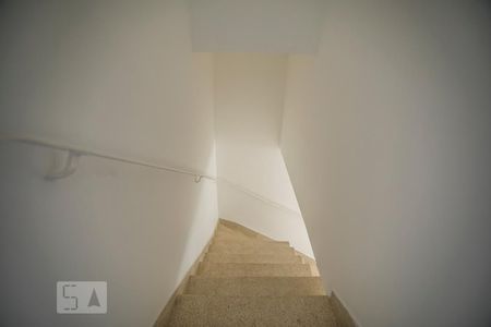 Casa à venda com 170m², 2 quartos e sem vaga Casa à venda com 170m², 2 quartos e sem vagaEscadas
