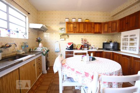 Casa à venda com 185m², 2 quartos e 2 vagasCozinha