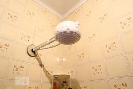 Casa à venda com 185m², 2 quartos e 2 vagasBanheiro - Chuveiro