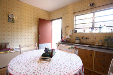 Casa à venda com 185m², 2 quartos e 2 vagasCozinha