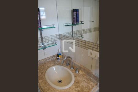 Casa à venda com 280m², 3 quartos e 4 vagas Casa à venda com 280m², 3 quartos e 4 vagasBanheiro Suite 1