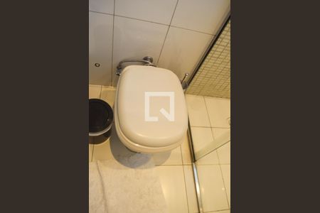 Casa à venda com 280m², 3 quartos e 4 vagas Casa à venda com 280m², 3 quartos e 4 vagasBanheiro Suite 1