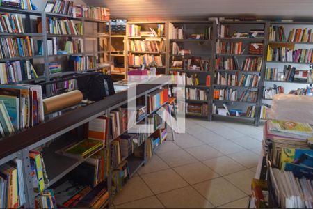 Casa à venda com 280m², 3 quartos e 4 vagas Casa à venda com 280m², 3 quartos e 4 vagasSotão