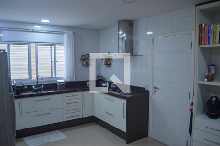 Casa à venda com 280m², 3 quartos e 4 vagas Casa à venda com 280m², 3 quartos e 4 vagasCozinha