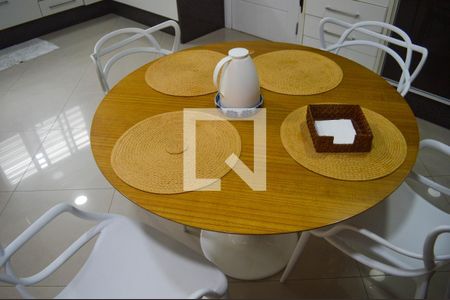 Casa à venda com 280m², 3 quartos e 4 vagas Casa à venda com 280m², 3 quartos e 4 vagasCozinha