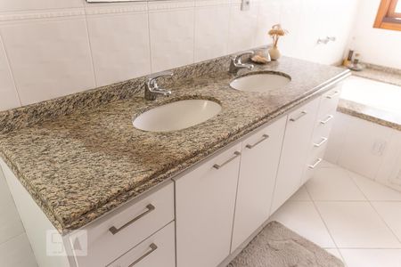 Casa à venda com 198m², 3 quartos e 2 vagasBanheiro Suíte