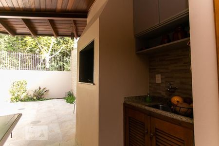 Casa à venda com 198m², 3 quartos e 2 vagaschurrasqueria